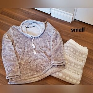 Ladies Small Denver Hayes Plush Pajama Set